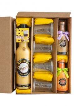 Geschenkverpackung mit VERPOORTEN ORIGINAL und den VERPOORTEN EDITIONEN  Pfirsich-Maracuja & Amaretto-Apricot sowie 4 exklusiven Dessertgläsern  inkl. Deckel 